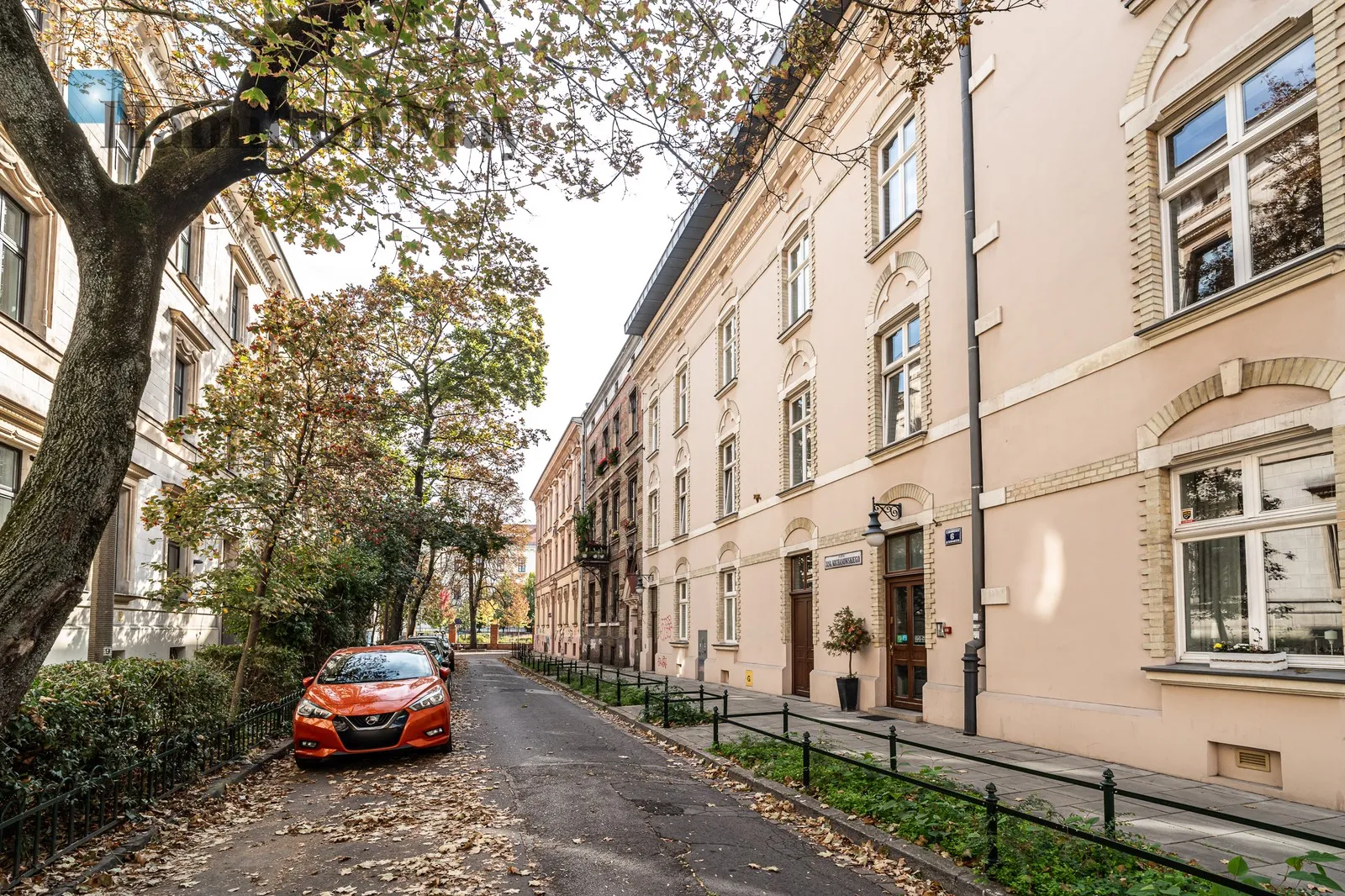 Region: Kraków Distance to centre: 0.81 km Level: 3 Price: 2990000 PLN Bedrooms: 2 - slider