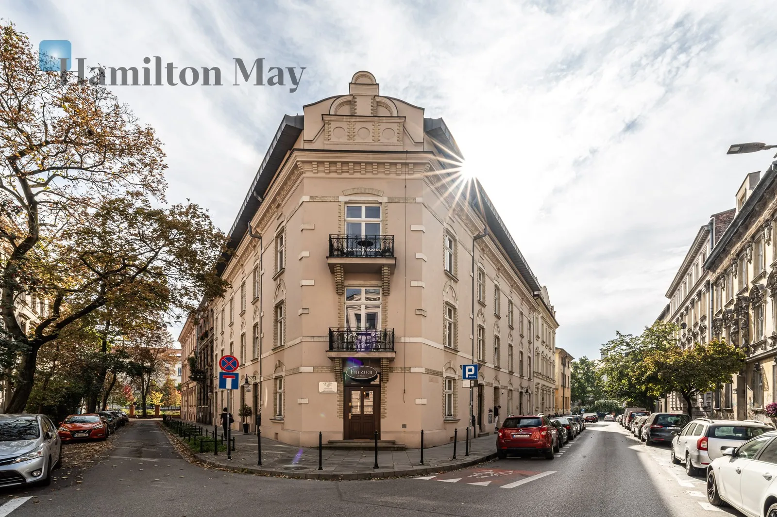 Distance to centre: 0.81 km Level: 3 Price: 2990000 PLN Bedrooms: 2 Bathrooms: 2 - slider