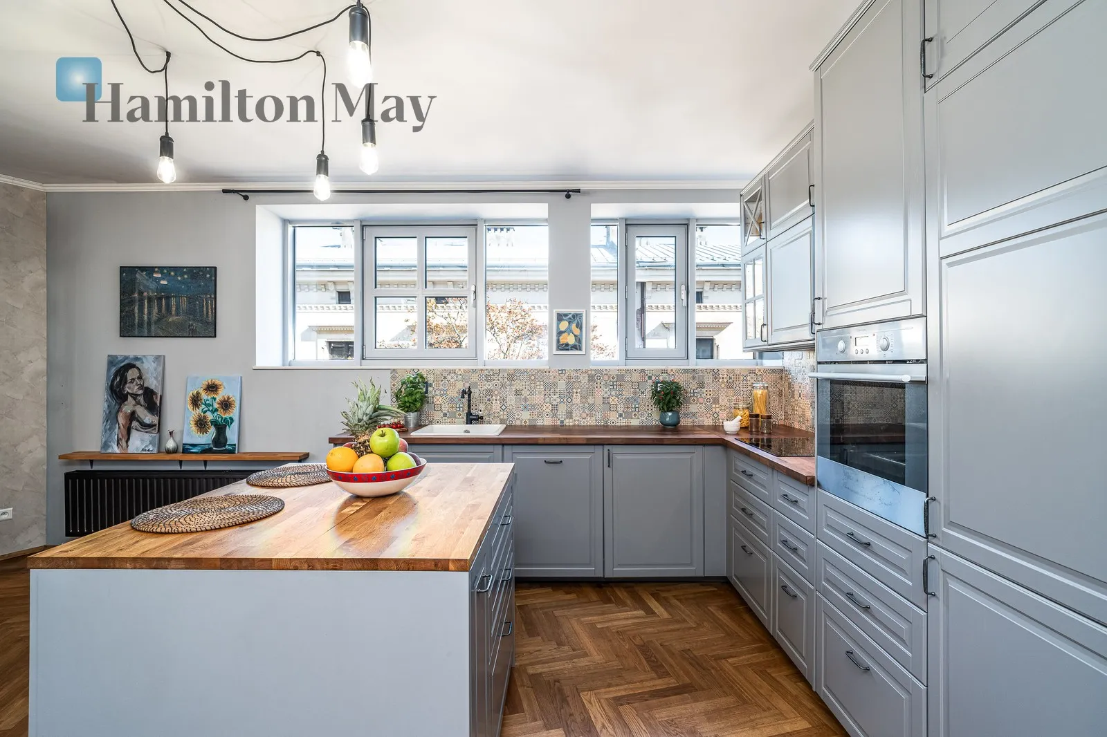 Street: Jana Kochanowskiego Region: Kraków Distance to centre: 0.81 km Level: 3 Price: 2990000 PLN Bedrooms: 2 Bathrooms: 2 Size: 109m2 Price/m2: 27431 PLN - slider
