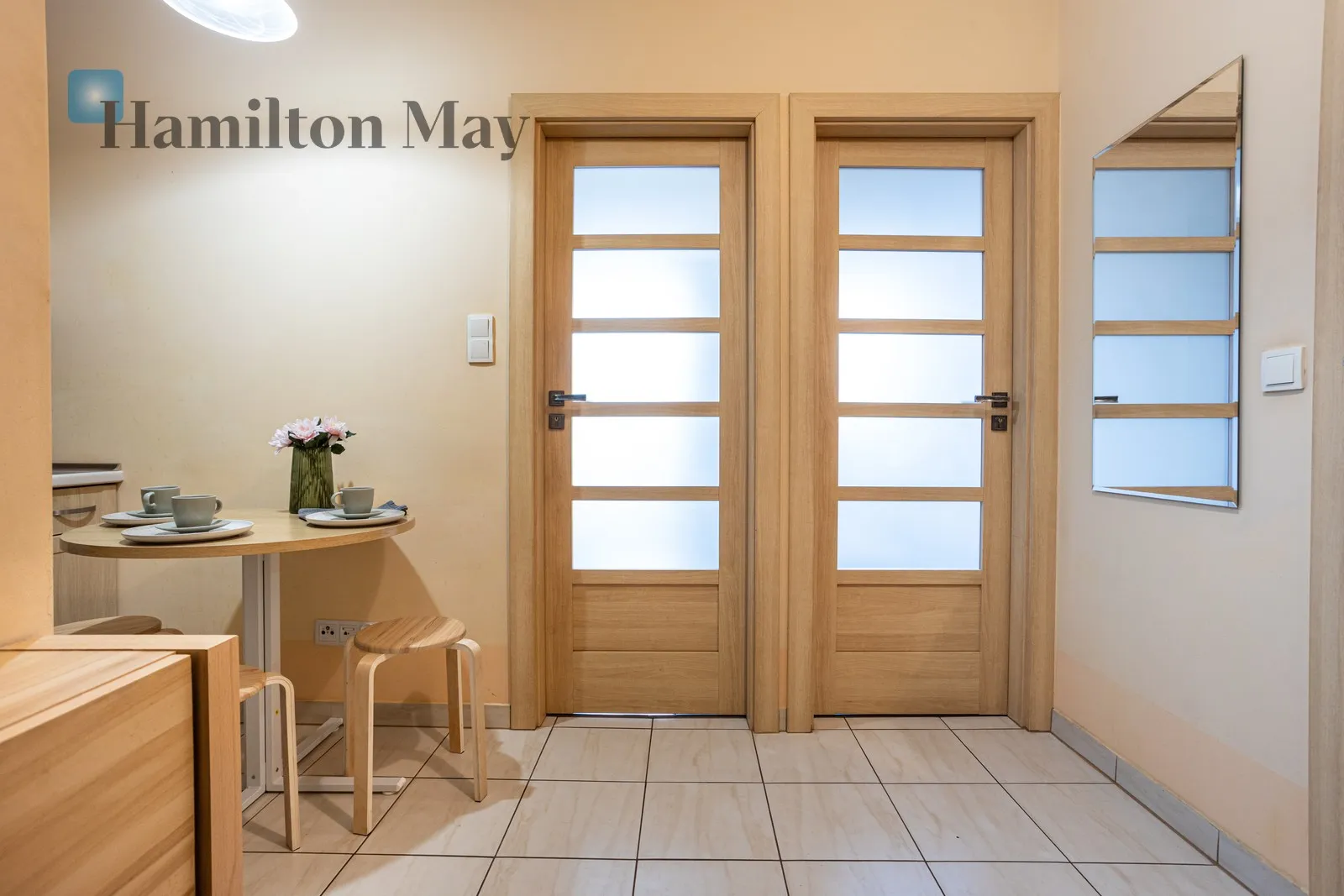 City: Wrocław Street: Dąbrowskiego 34 Region: Krzyki Subregion: Przedmieście Oławskie Distance to centre: 1.43 km Level: 3 Price: 2400 PLN Bedrooms: 2 - slider