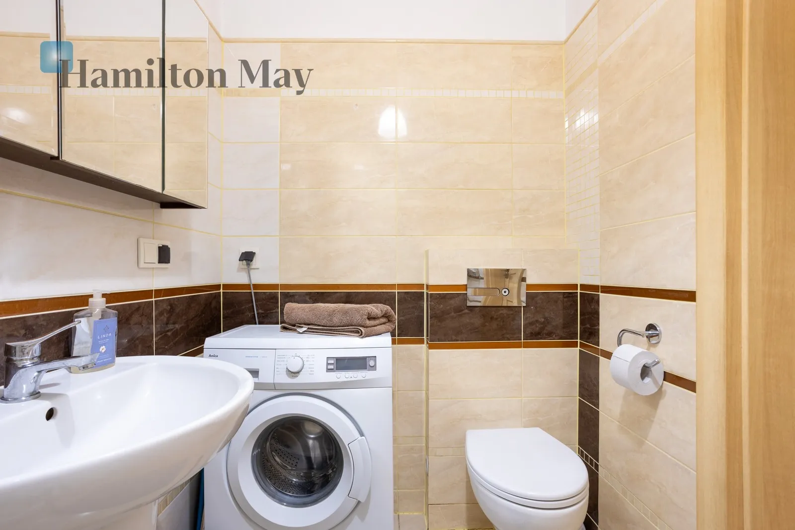 Region: Krzyki Subregion: Przedmieście Oławskie Distance to centre: 1.43 km Level: 3 Price: 2400 PLN Bedrooms: 2 Bathrooms: 1 Size: 31m2 - slider