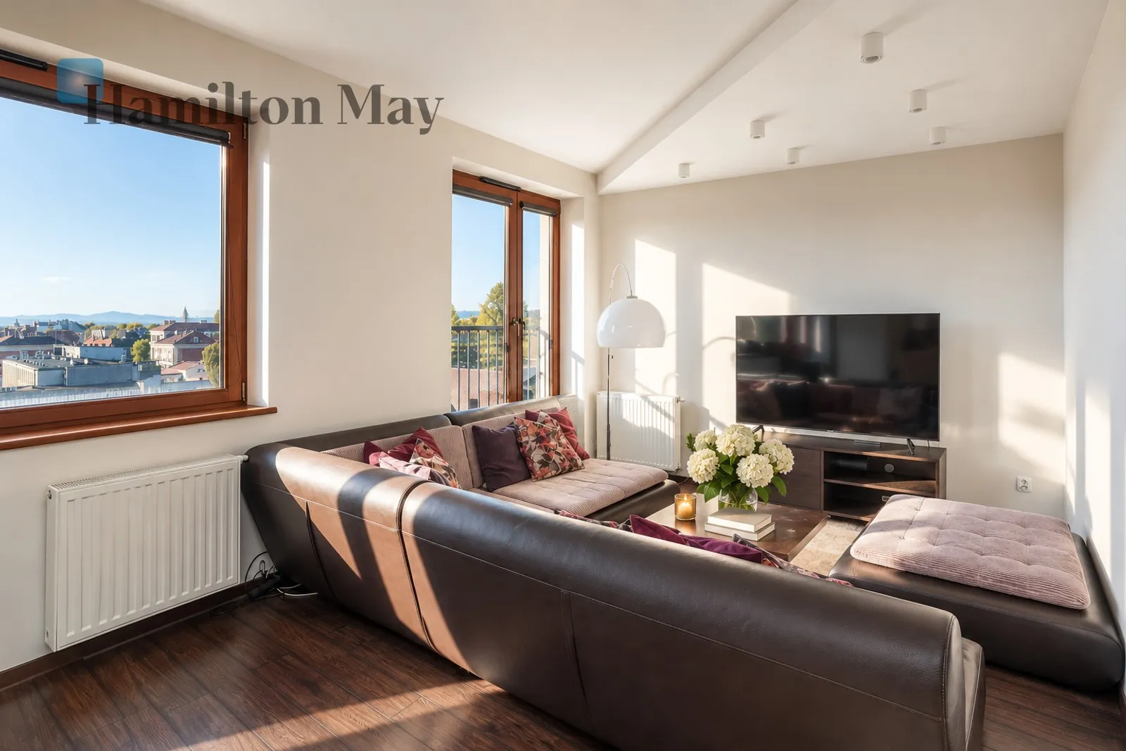 City: Kraków Street: Kamienna Region: Stare Miasto Distance to centre: 1.6 km Level: 6 Price: 1070000 PLN Bedrooms: 2 Bathrooms: 1 Size: 58m2 - slider