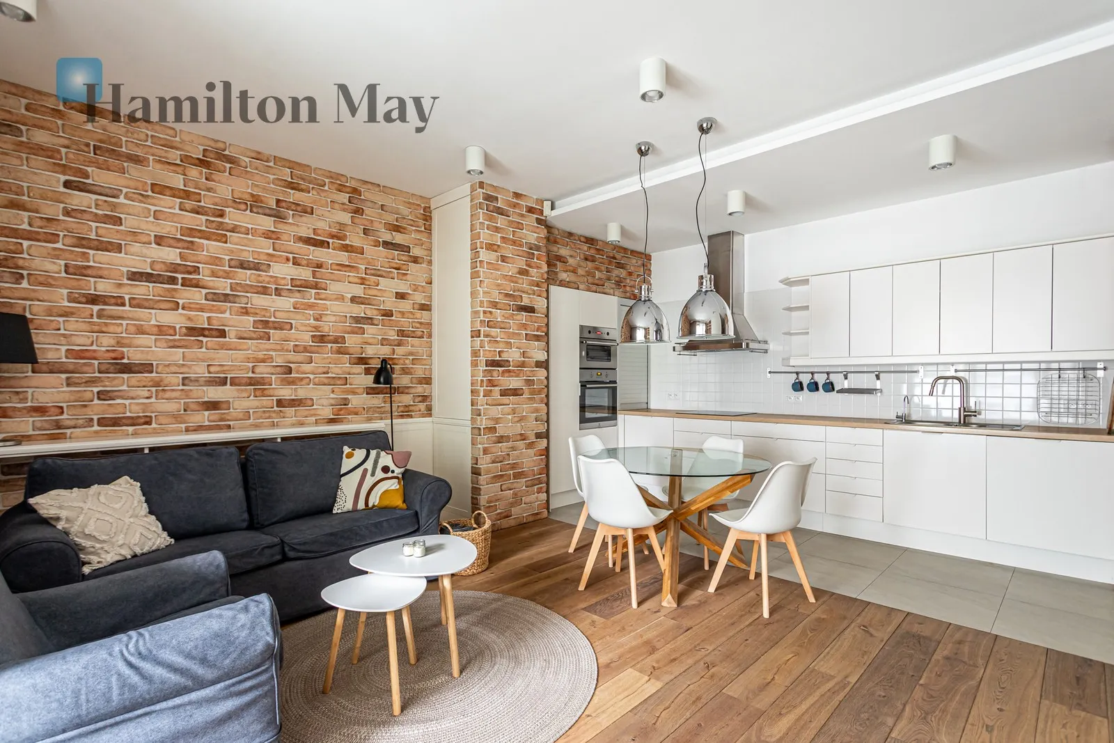 City: Warszawa Street: Łagodna Region: Mokotów Distance to centre: 4.29 km Price: 5500 PLN Bedrooms: 2 Bathrooms: 1 - slider