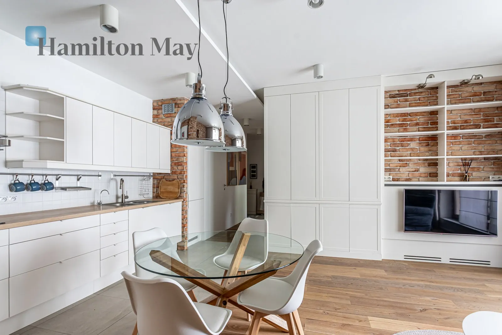 City: Warszawa Street: Łagodna Region: Mokotów Distance to centre: 4.29 km Price: 5500 PLN Bedrooms: 2 - slider