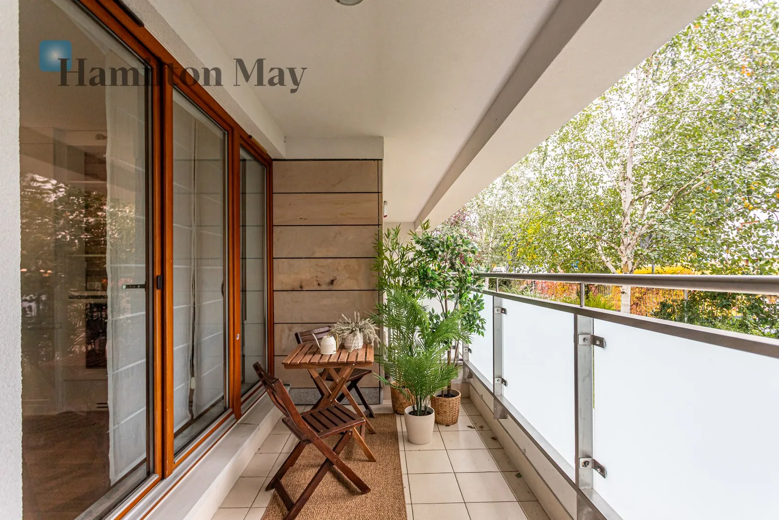 Price: 5500 PLN Bedrooms: 2 Bathrooms: 1 Size: 74m2 - slider