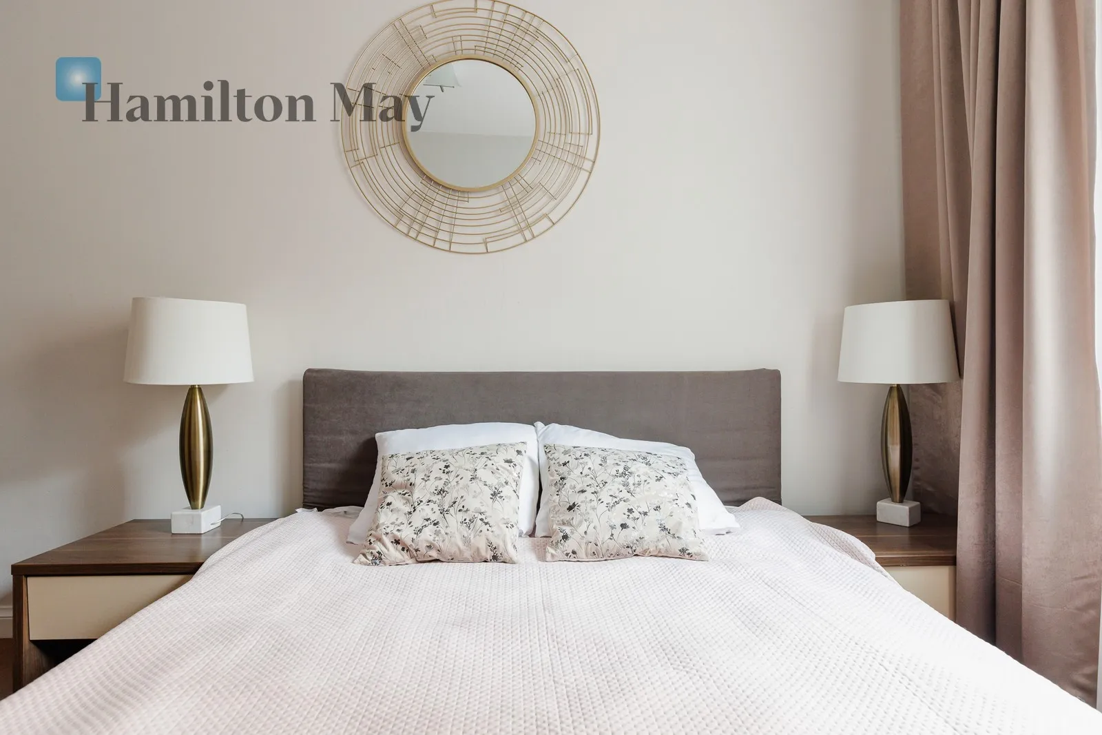 Luxurious two-room apartment with a terrace in the city center - slider