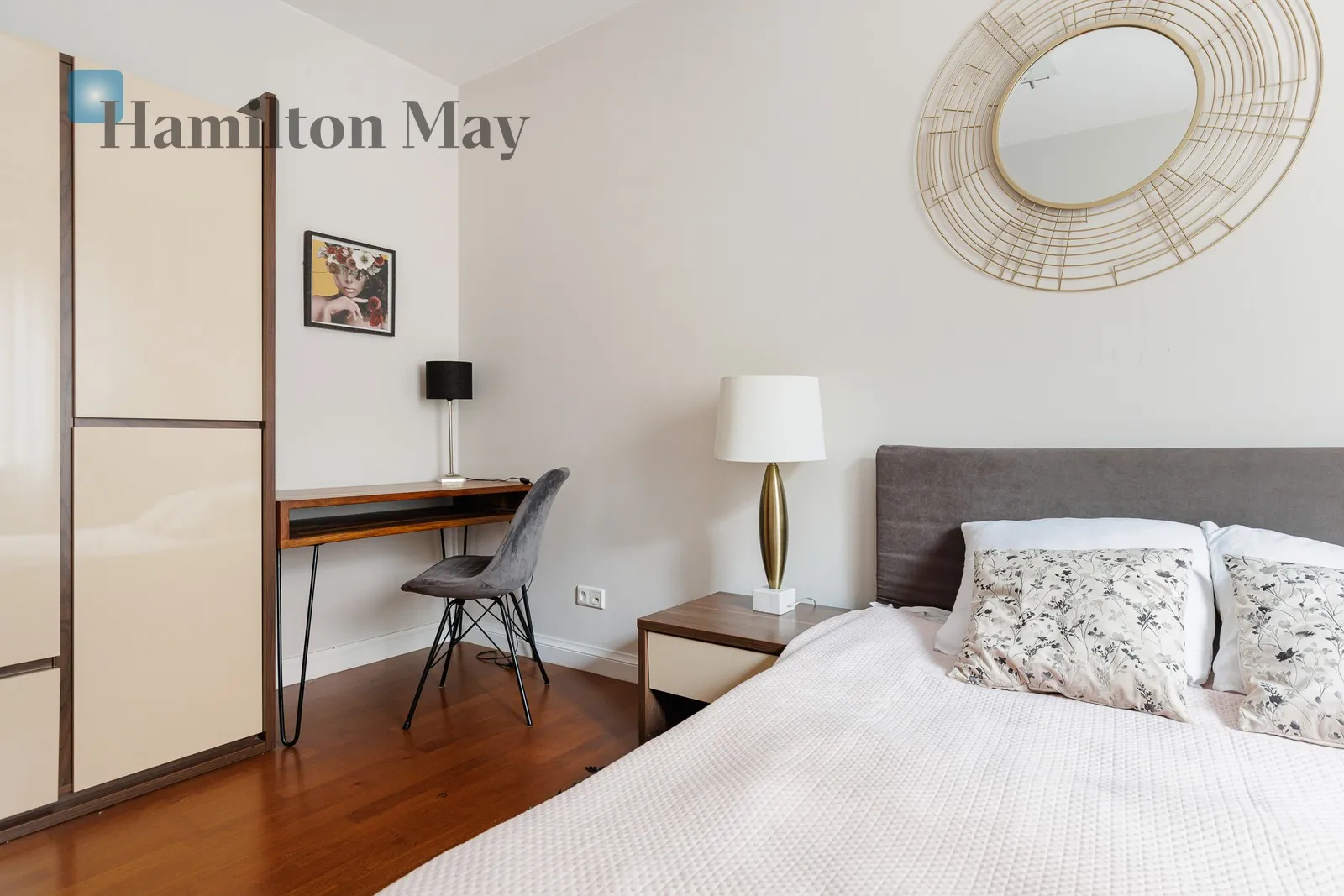 Luxurious two-room apartment with a terrace in the city center - slider