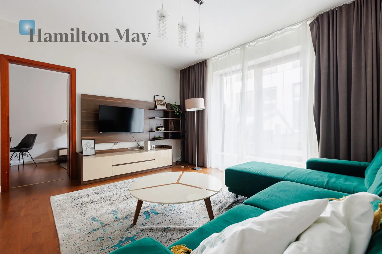 Luxurious two-room apartment with a terrace in the city center - slider