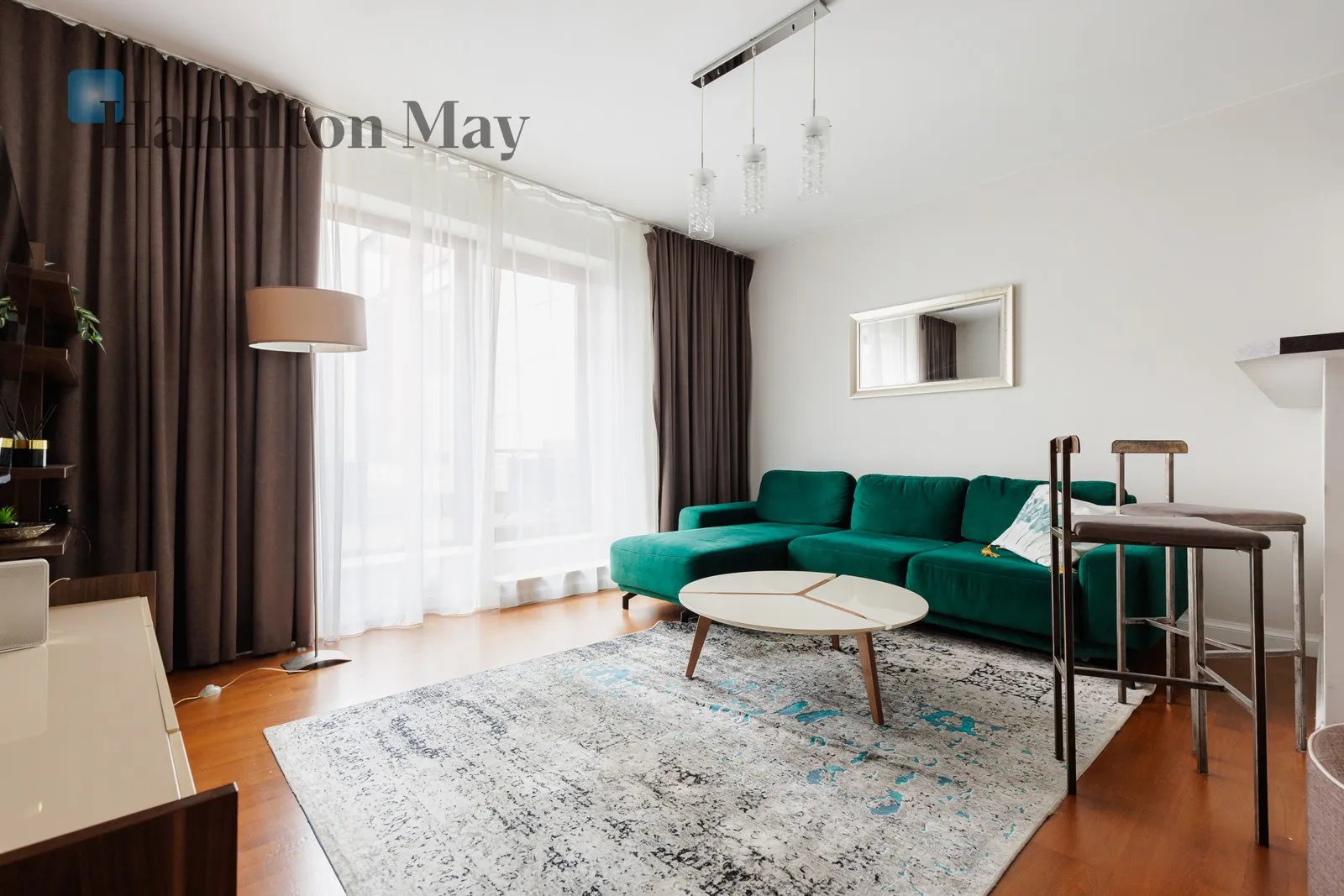 Luxurious two-room apartment with a terrace in the city center - slider