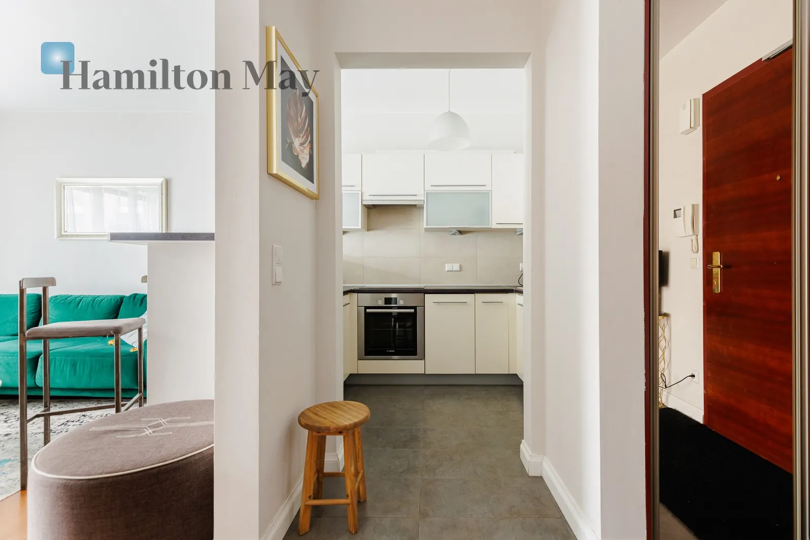 Luxurious two-room apartment with a terrace in the city center - slider
