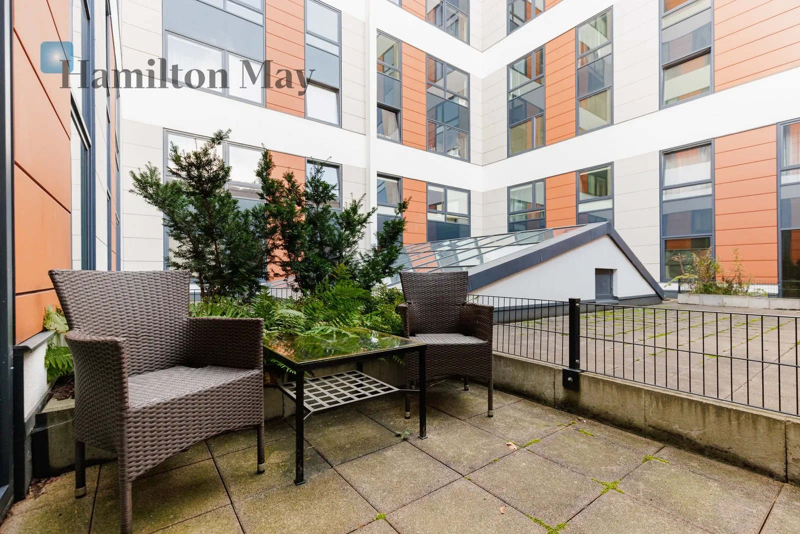 Luxurious two-room apartment with a terrace in the city center - slider