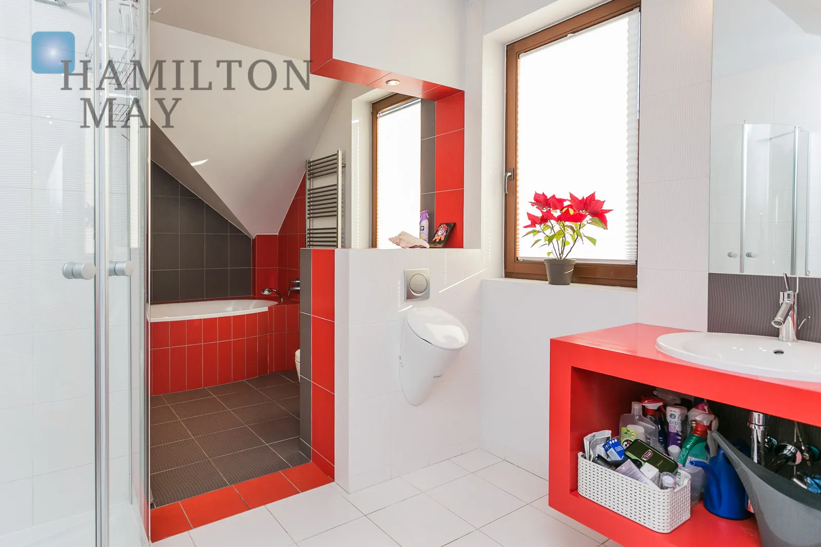 Atrakcyjny dom w zabudowie bliźniaczej na zamkniętym osiedlu na Wilanowie - slider