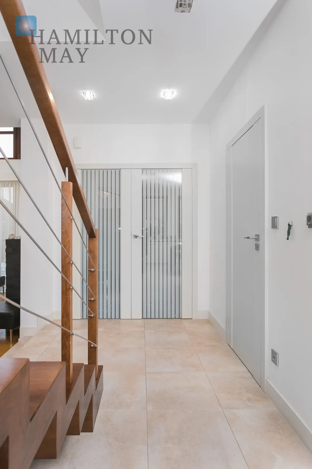 Просторий будинок з гарною ділянкою та сучасним закритим житловим комплексом на півночі Кракова | Маслом'янца - slider