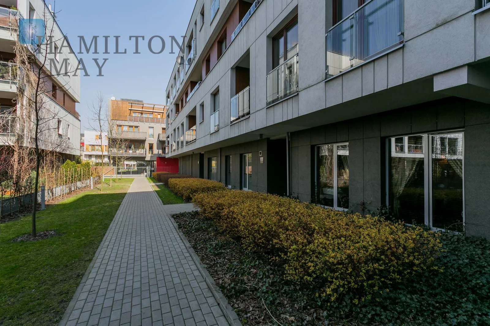 A bright, three-room apartment in the prestigious Eko Park development - slider