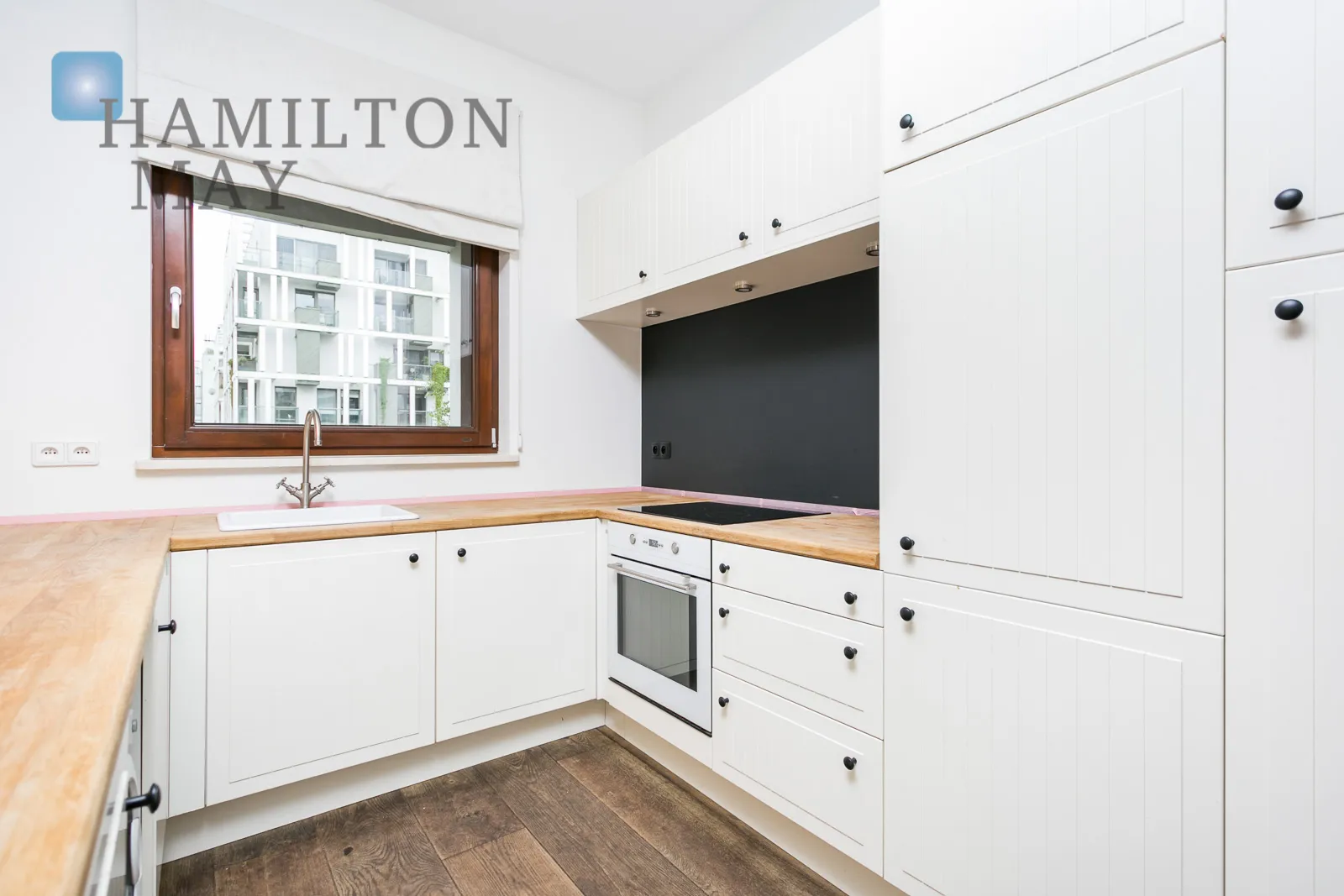 A bright, three-room apartment in the prestigious Eko Park development - slider