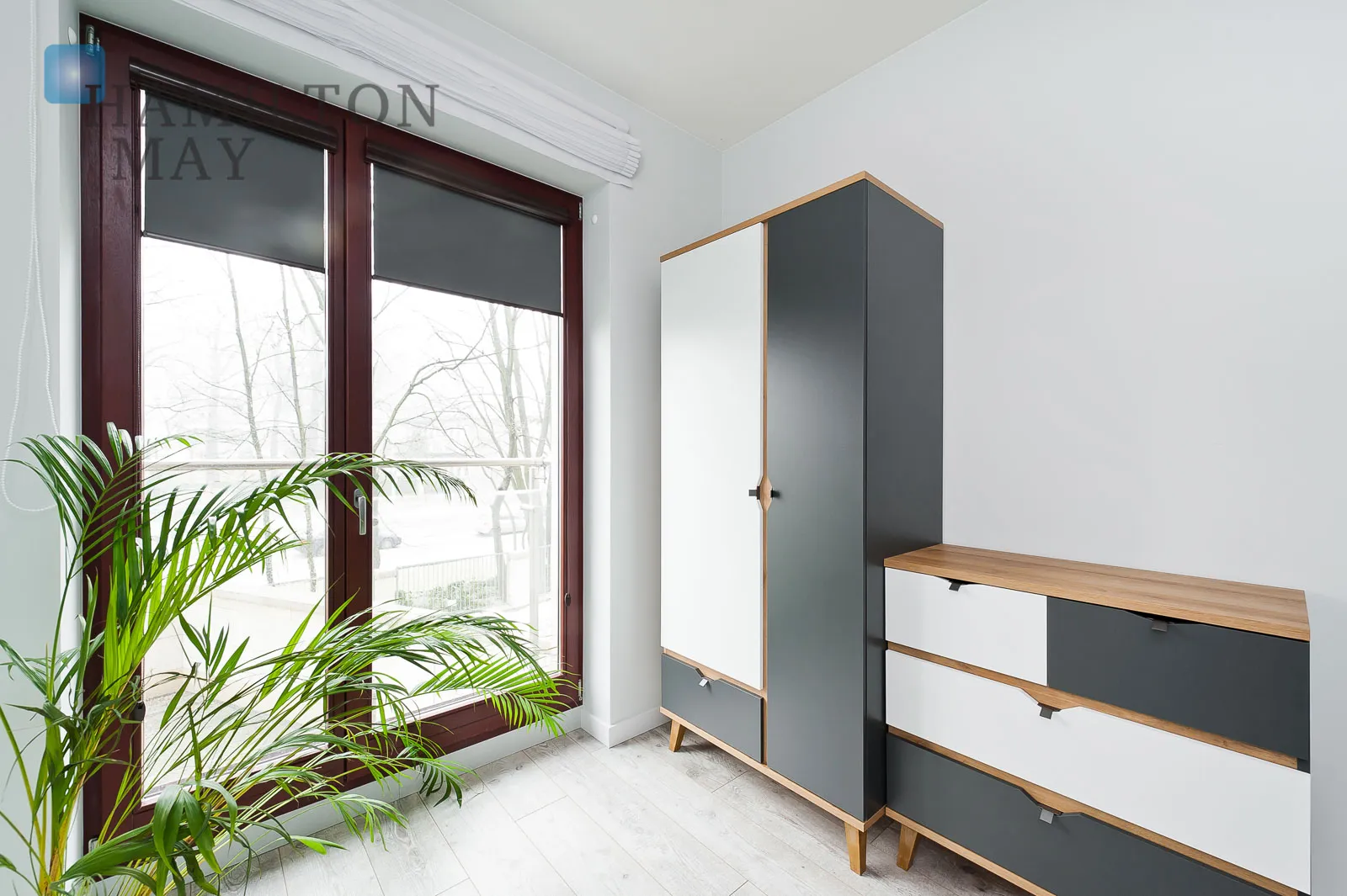 A modern apartment with a terrace in the prestigious Ludwinów development on the Vistula Boulevards - slider