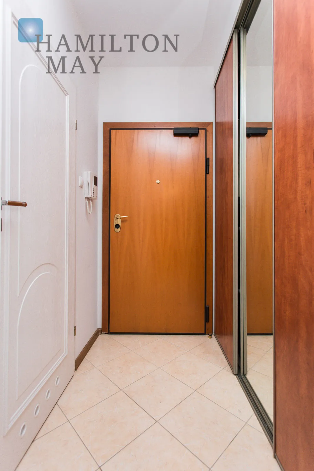 Eleganckie mieszkanie z balkonem i miejscem garażowym - slider