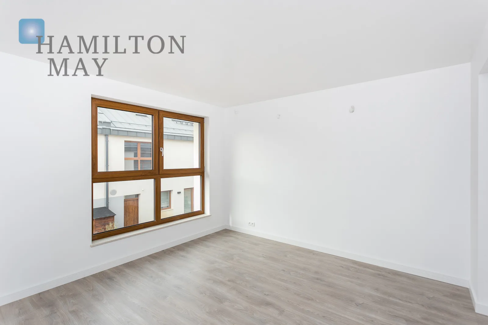 A beautiful, modern house in the Kapriola estate, right next to Miasteczko Wilanów - slider