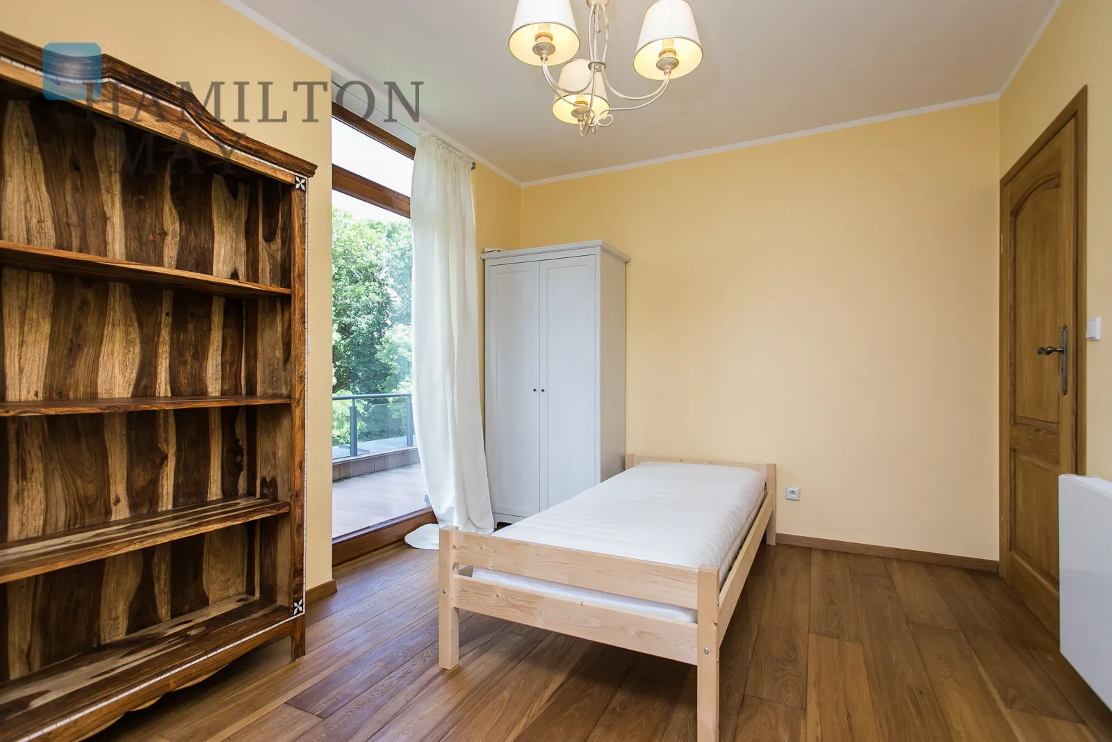 Distance to centre: 13.82 km Price: 2670000 PLN Bedrooms: 3 Bathrooms: 2 Plot size: 600m2 - slider