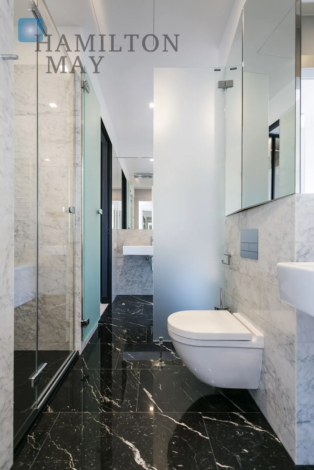 Dwupokojowy apartament w Cosmopolitan Tower z widokiem na pl. Grzybowski - slider