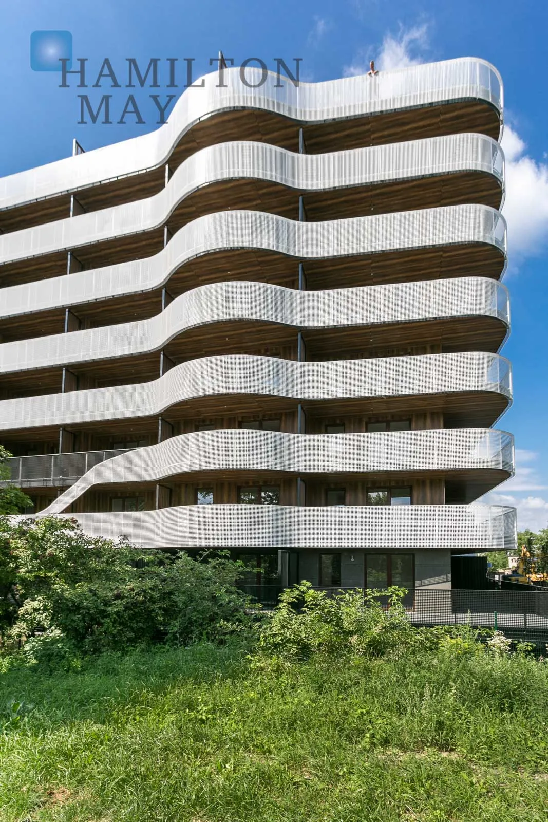 An elegant apartment with a view of the Vistula River in the Pianissimo building - slider