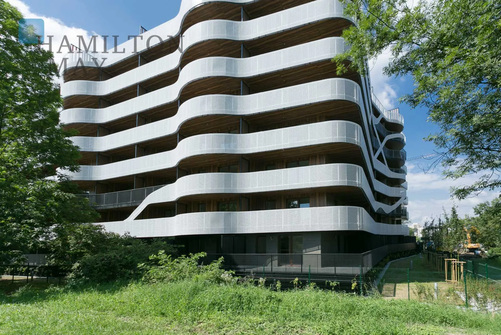 An elegant apartment with a view of the Vistula River in the Pianissimo building - slider