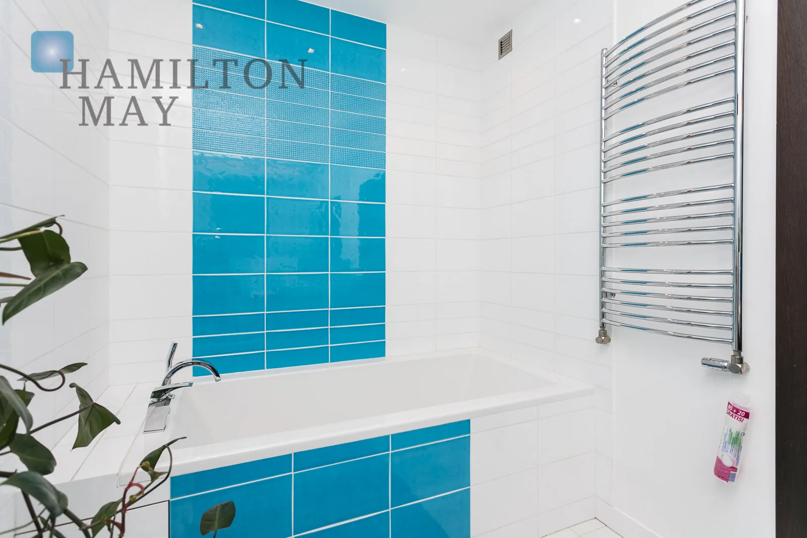 Atrakcyjny dom w zabudowie bliźniaczej na zamkniętym osiedlu na Wilanowie - slider