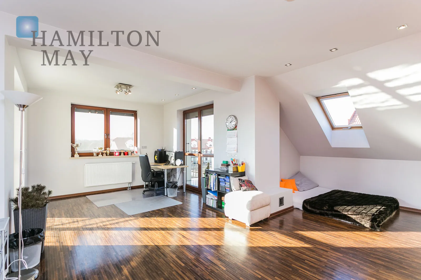 Atrakcyjny dom w zabudowie bliźniaczej na zamkniętym osiedlu na Wilanowie - slider