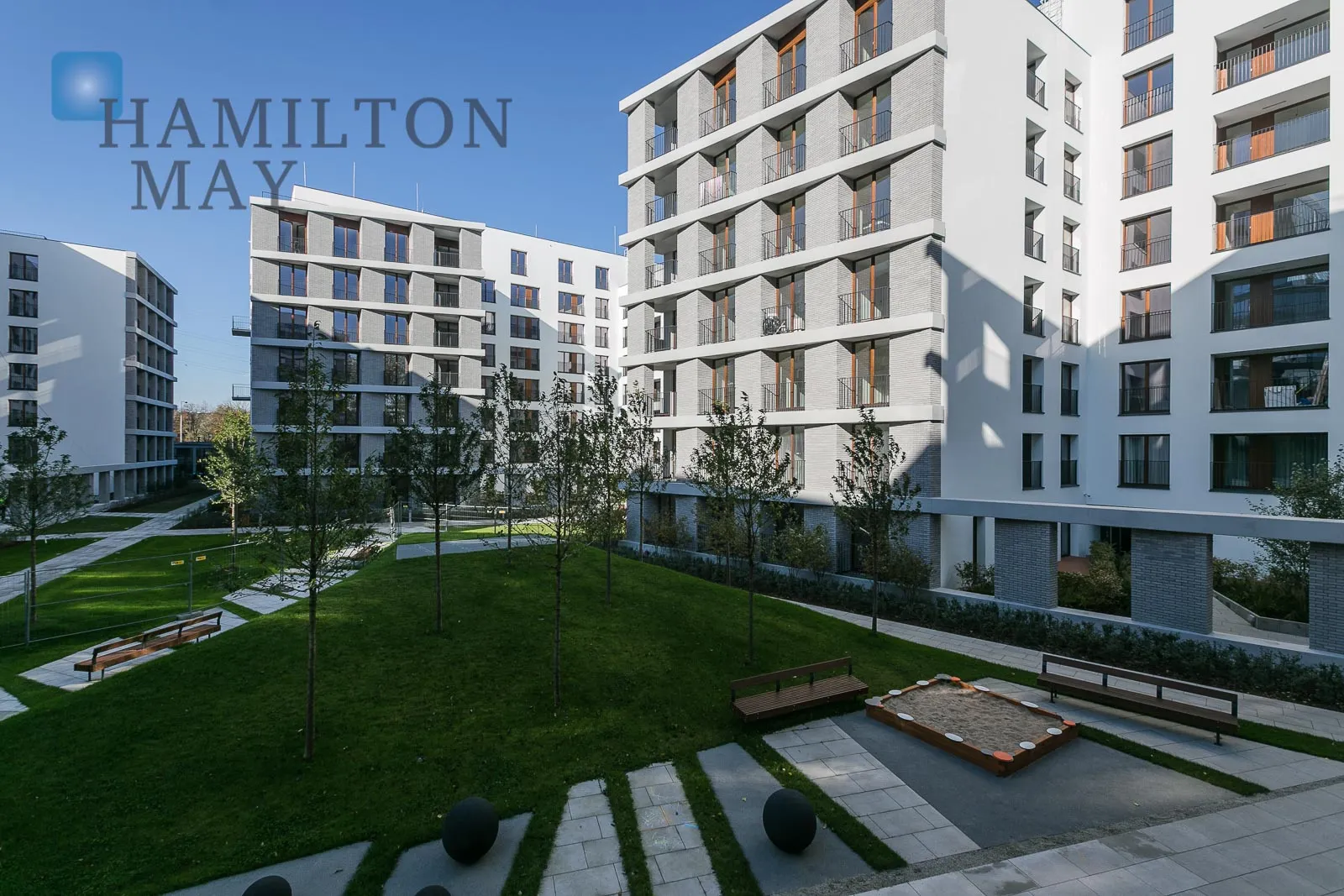 Продається простора квартира з балконом в Мокотові - slider