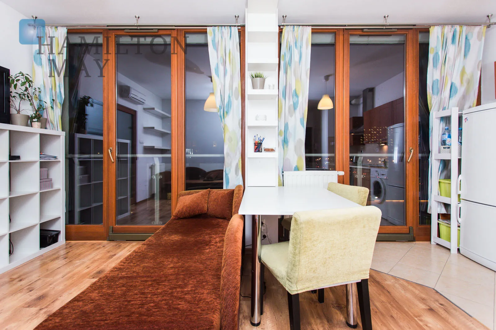 Eleganckie mieszkanie z balkonem i miejscem garażowym - slider