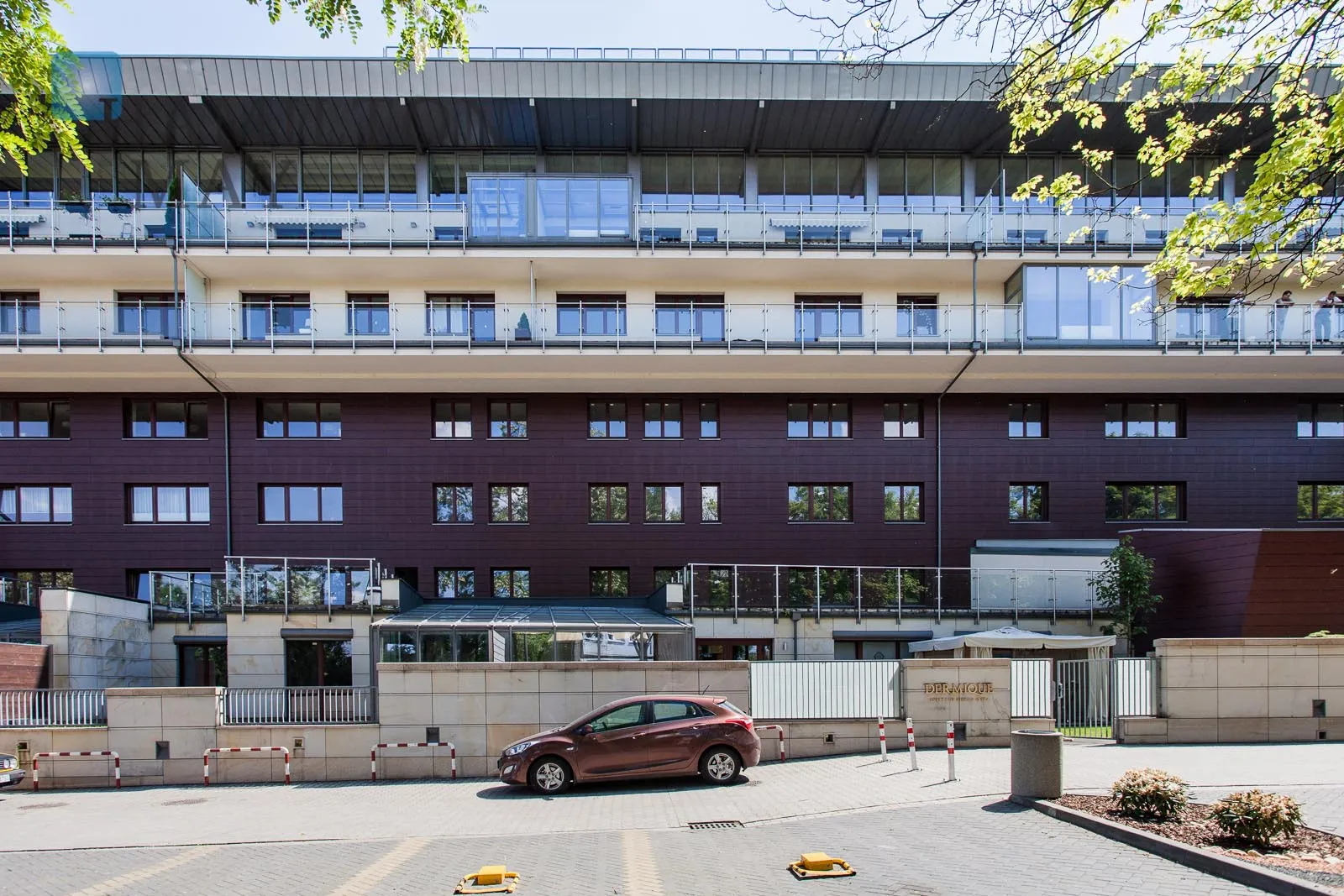 A modern apartment in the prestigious Ludwinów development on the Vistula Boulevards - slider