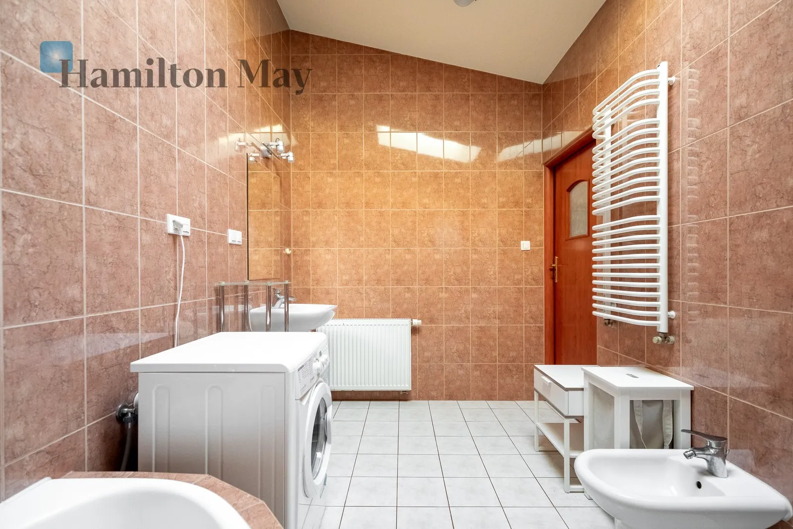 City: Kraków Street: Grzegórzecka Region: Grzegórzki Distance to centre: 1.42 km Level: 1 Price: 1250000 PLN - slider