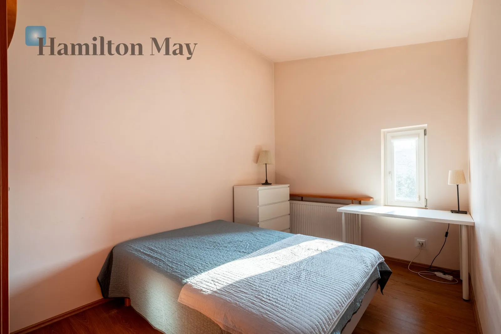 Street: Grzegórzecka Region: Grzegórzki Distance to centre: 1.42 km Level: 1 Price: 1250000 PLN Bedrooms: 3 - slider