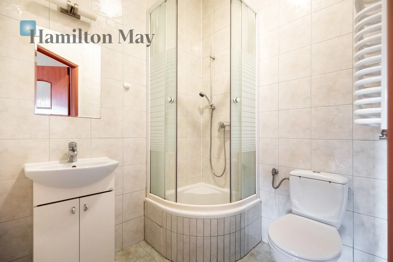 Distance to centre: 1.42 km Level: 1 Price: 1250000 PLN Bedrooms: 3 Bathrooms: 2 Size: 92m2 - slider