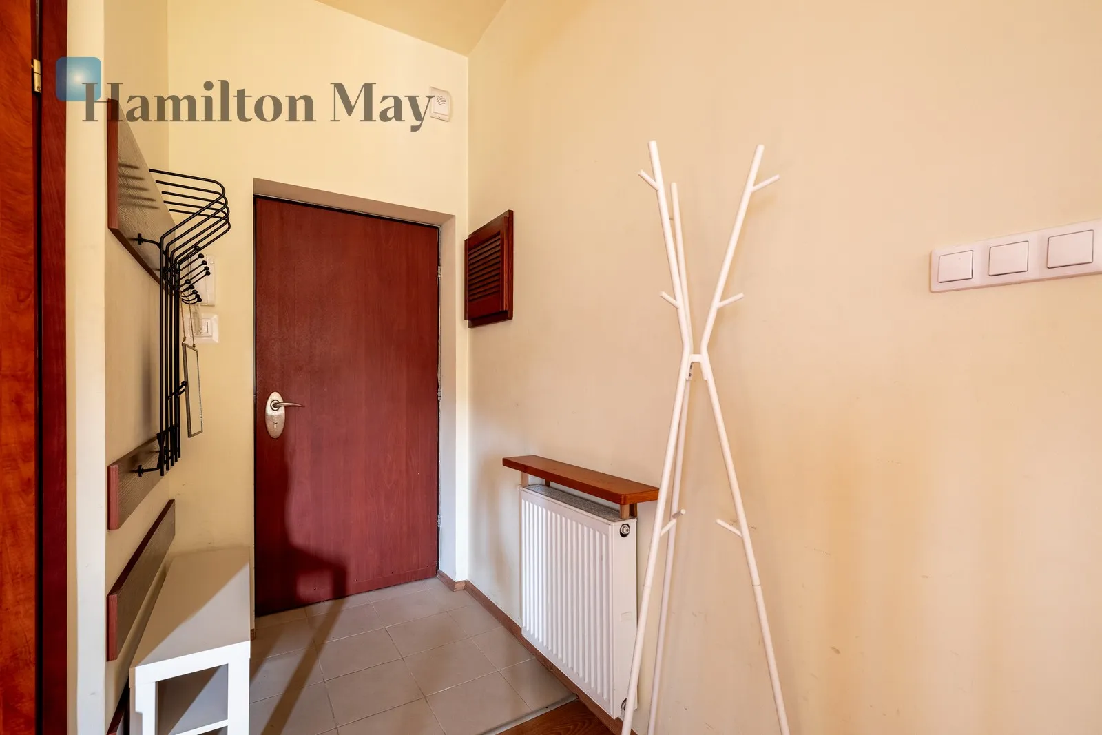 Level: 1 Price: 1250000 PLN Bedrooms: 3 Bathrooms: 2 - slider