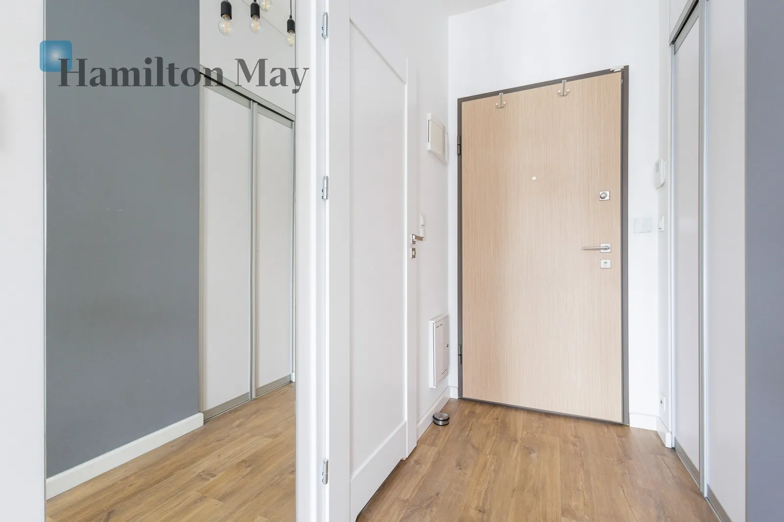 Subregion: Wilanów Wysoki Distance to centre: 8.17 km Level: 3 Price: 3000 PLN Bedrooms: 0 Bathrooms: 1 Size: 31m2 Price/m2: 97 PLN - slider