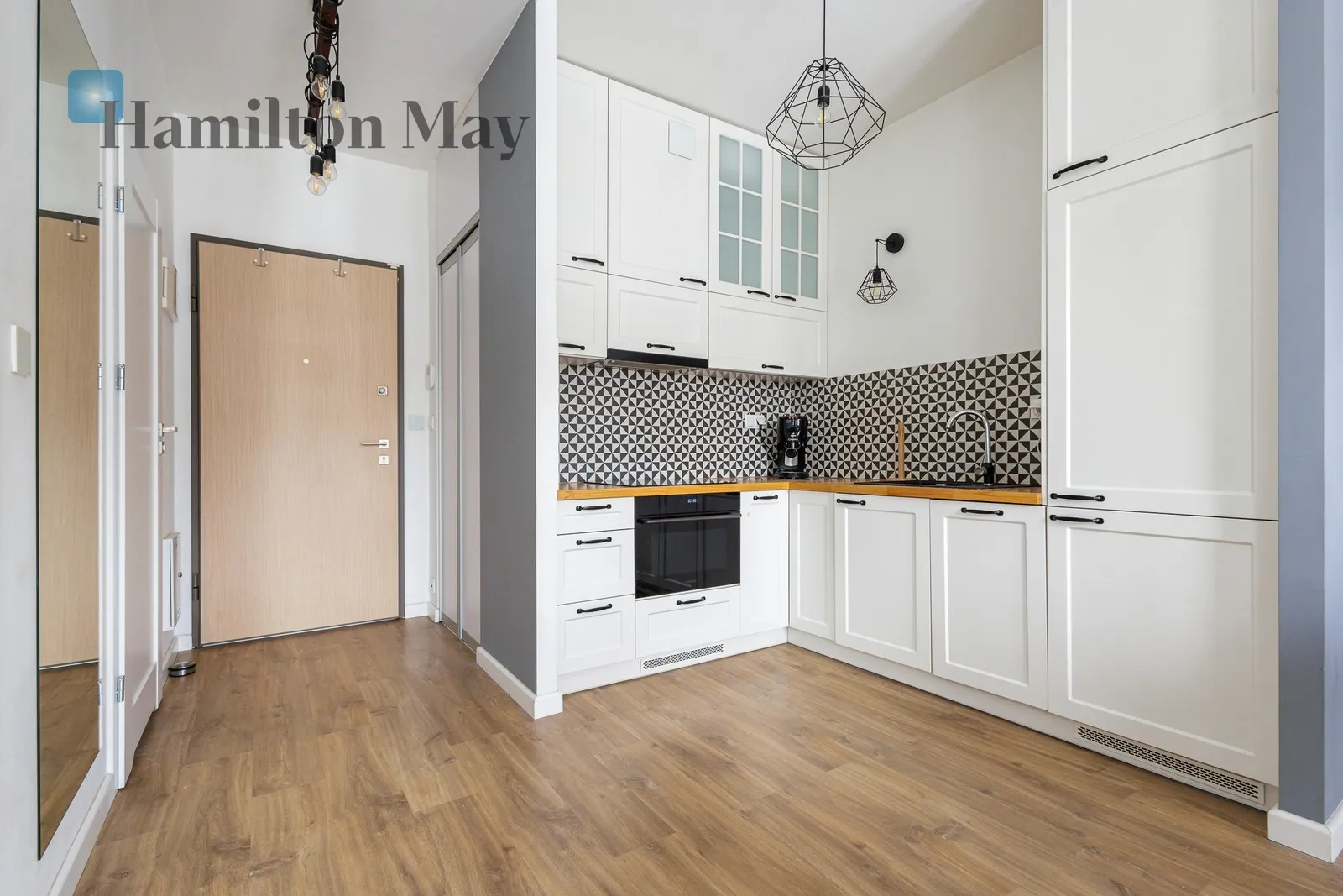 Street: Sarmacka Region: Wilanów Subregion: Wilanów Wysoki Distance to centre: 8.17 km Level: 3 Price: 3000 PLN Bedrooms: 0 Bathrooms: 1 Size: 31m2 - slider