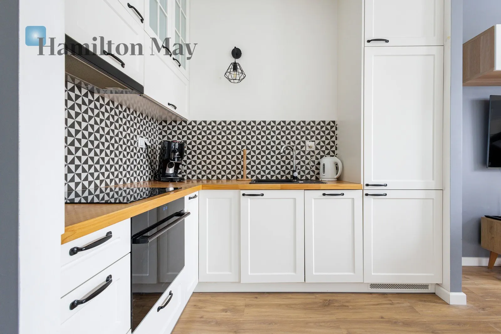 Region: Wilanów Subregion: Wilanów Wysoki Distance to centre: 8.17 km Level: 3 Price: 3000 PLN Bedrooms: 0 Bathrooms: 1 Size: 31m2 Price/m2: 97 PLN - slider