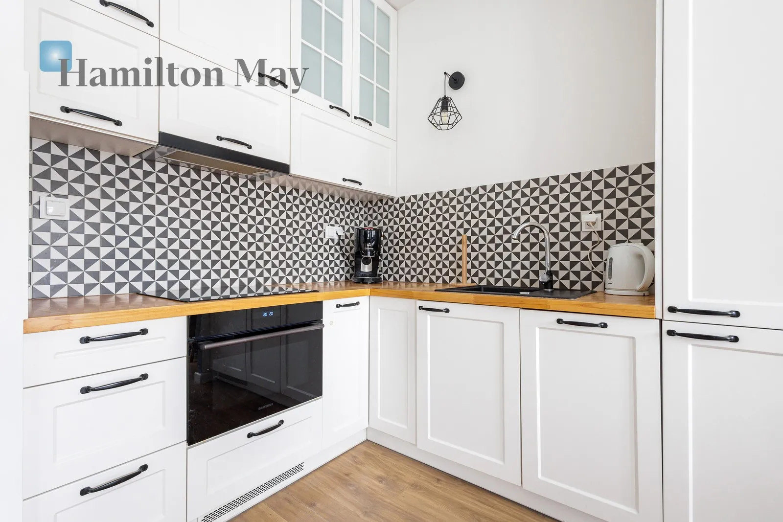 City: Warszawa Street: Sarmacka Region: Wilanów Subregion: Wilanów Wysoki Distance to centre: 8.17 km Level: 3 Price: 3000 PLN Bedrooms: 0 - slider