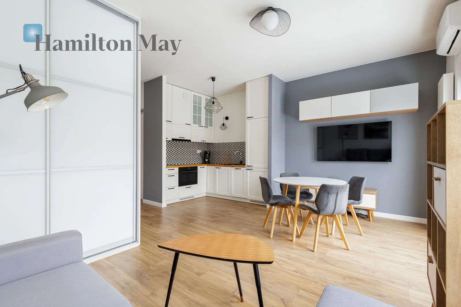 City: Warszawa Street: Sarmacka Region: Wilanów Subregion: Wilanów Wysoki Distance to centre: 8.17 km Level: 3 Price: 3000 PLN Bedrooms: 0 Bathrooms: 1 Size: 31m2 - slider