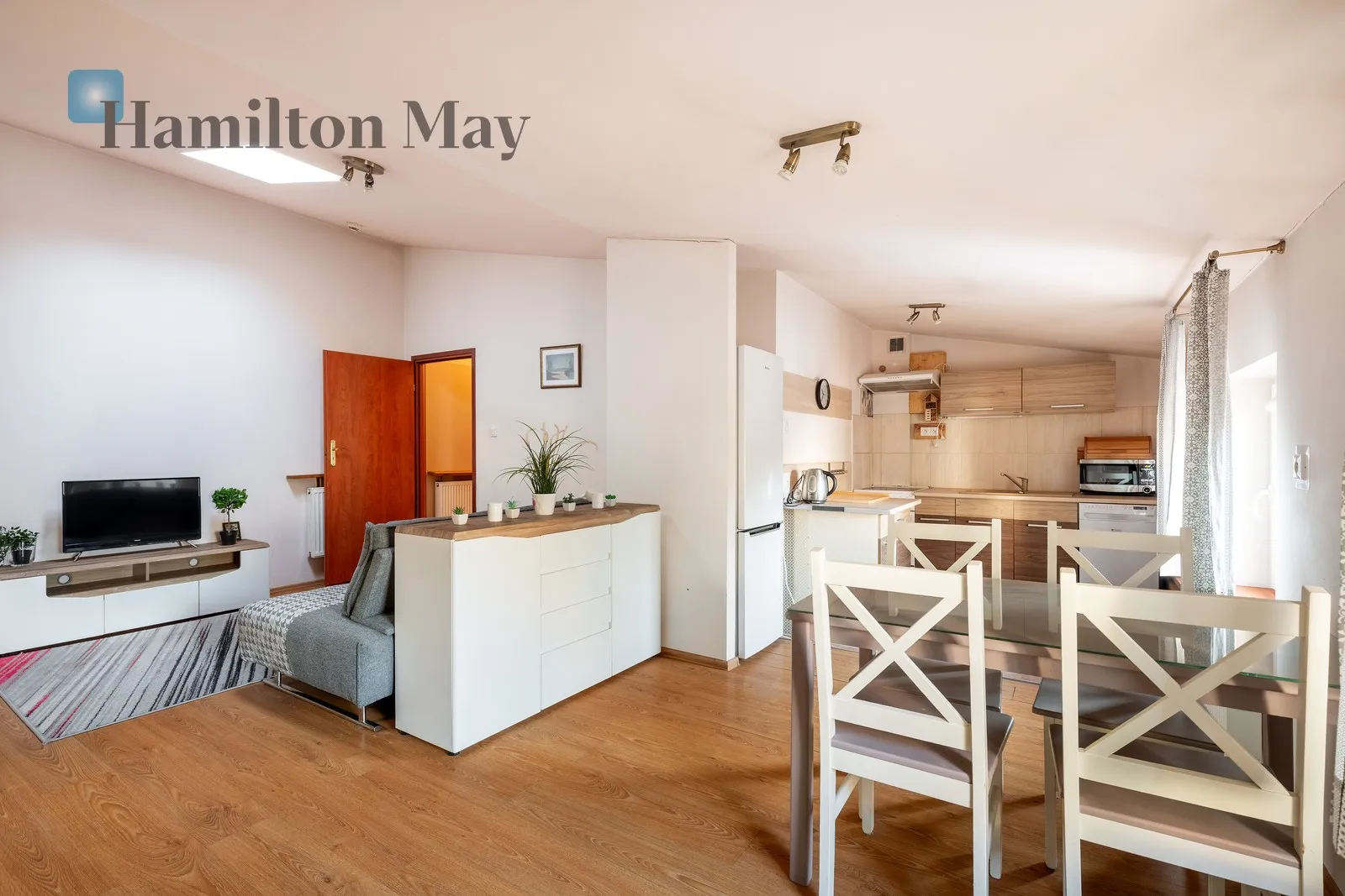 City: Kraków Street: Grzegórzecka Region: Grzegórzki Distance to centre: 1 km Level: 2 Price: 1150000 PLN Bedrooms: 3 Bathrooms: 1 Size: 88m2 - slider