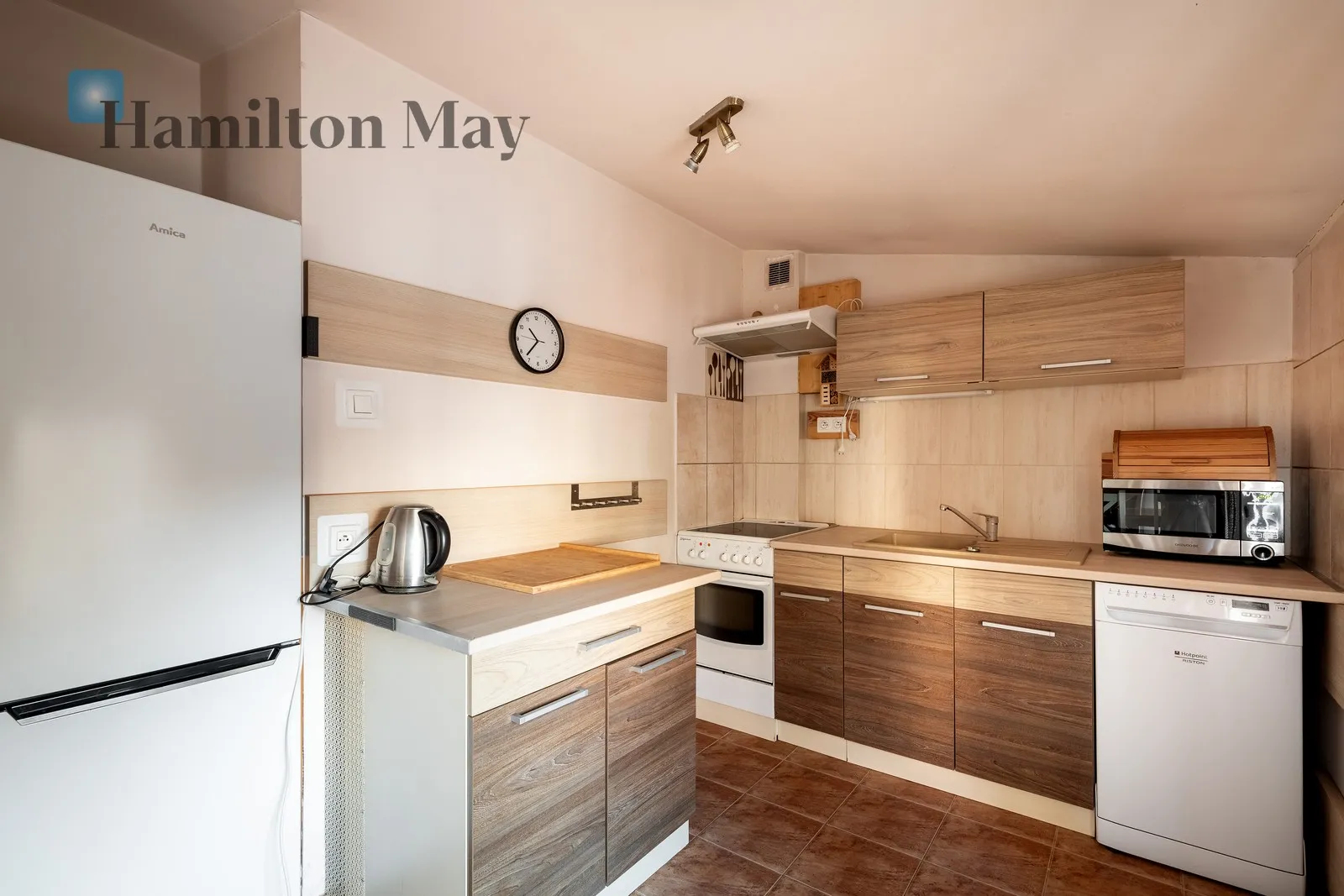 Street: Grzegórzecka Region: Grzegórzki Distance to centre: 1 km Level: 2 - slider