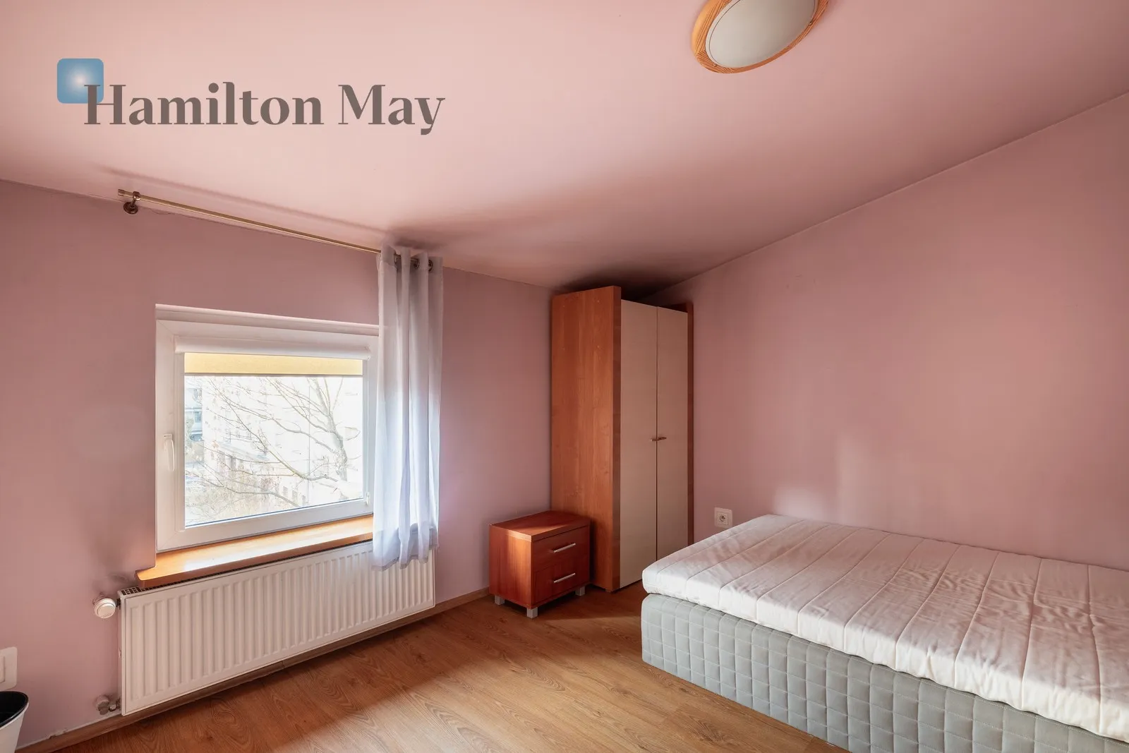 Distance to centre: 1 km Level: 2 Price: 1150000 PLN - slider