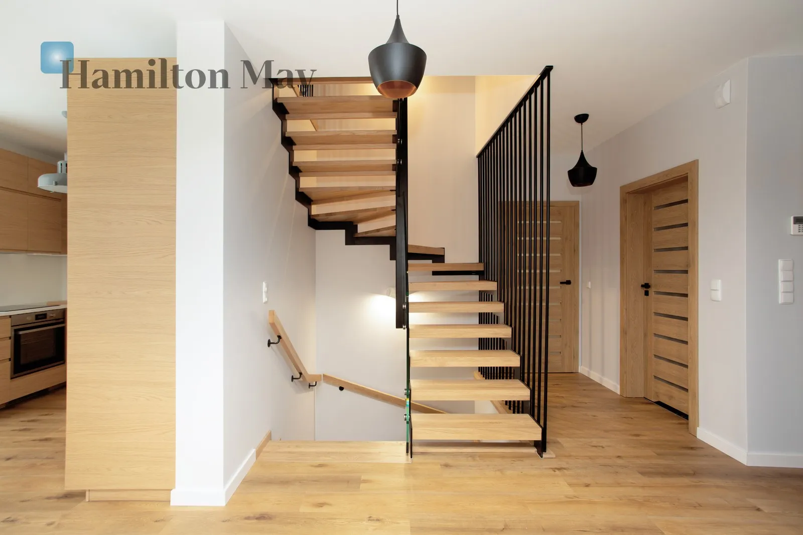 Енергоефективний, сучасний будинок у тихому закритому житловому комплексі в Скотніках - slider