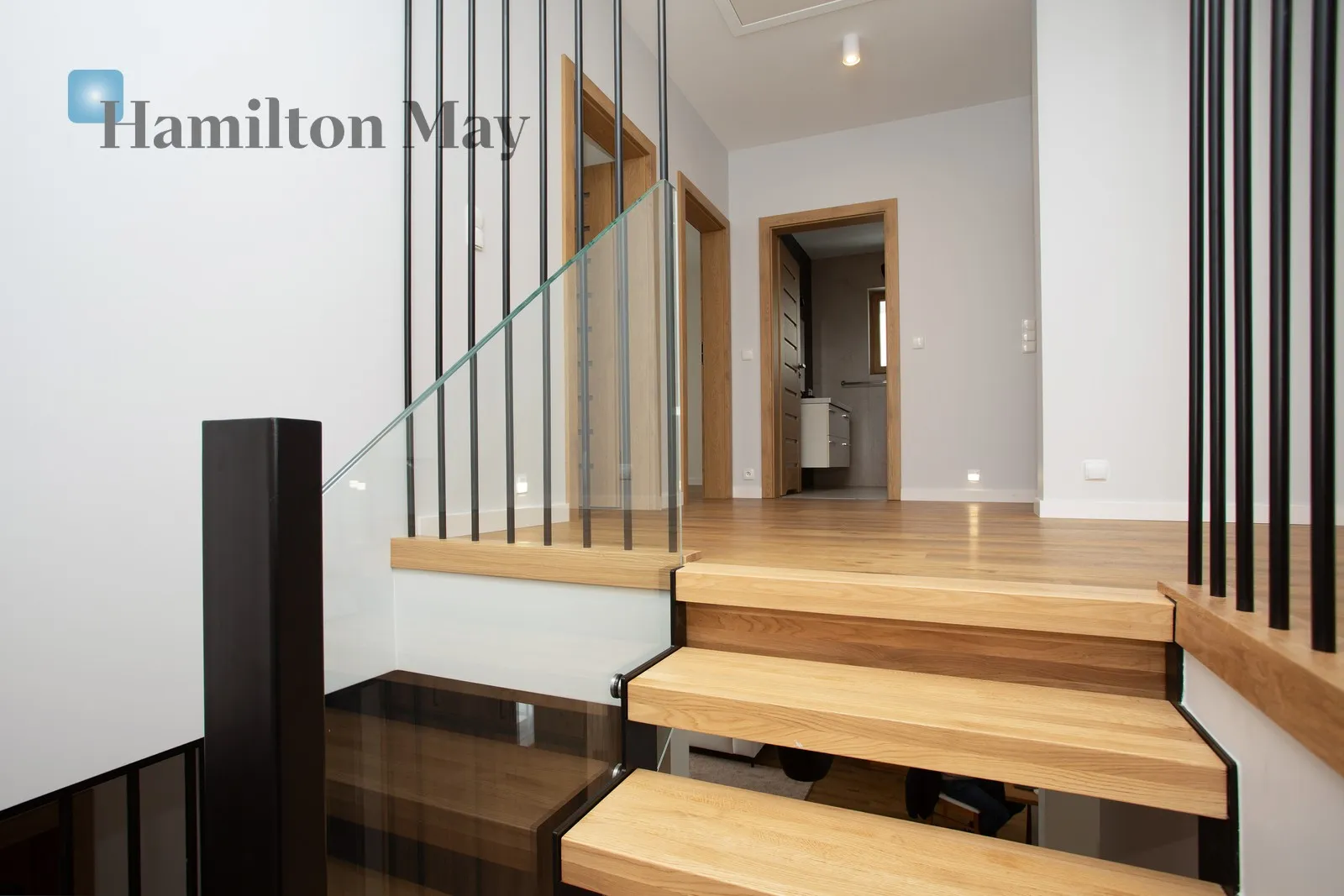 Енергоефективний, сучасний будинок у тихому закритому житловому комплексі в Скотніках - slider