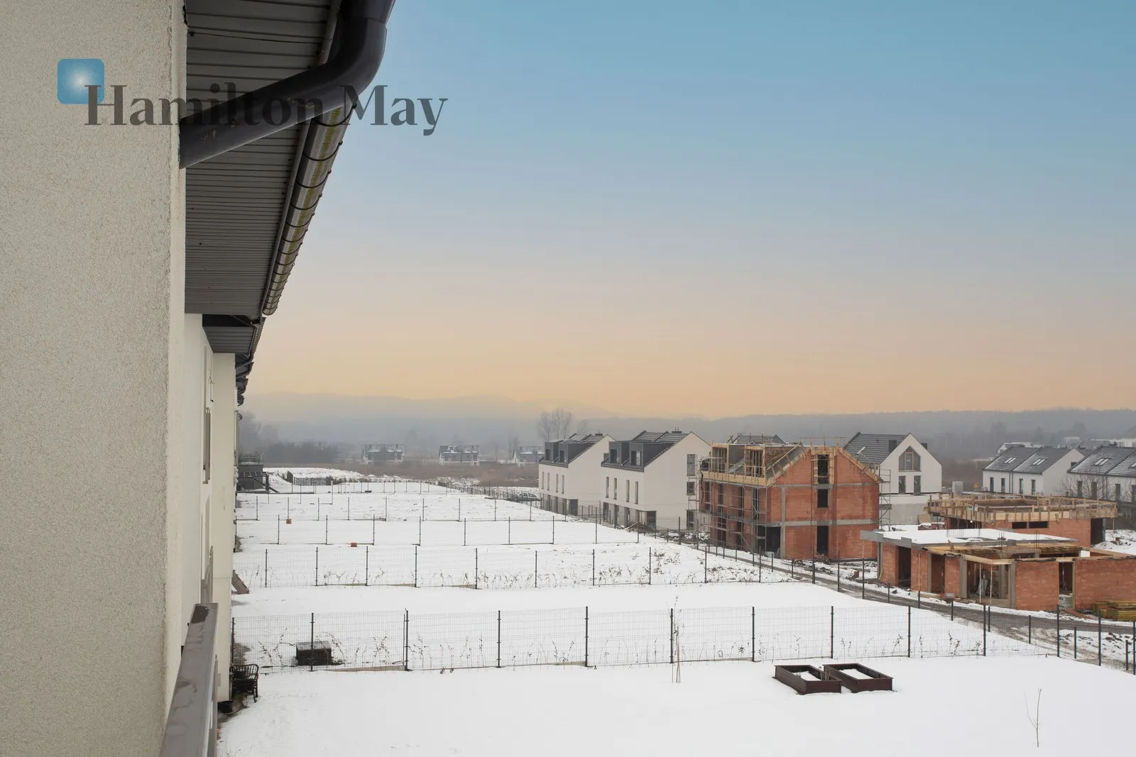 Енергоефективний, сучасний будинок у тихому закритому житловому комплексі в Скотніках - slider