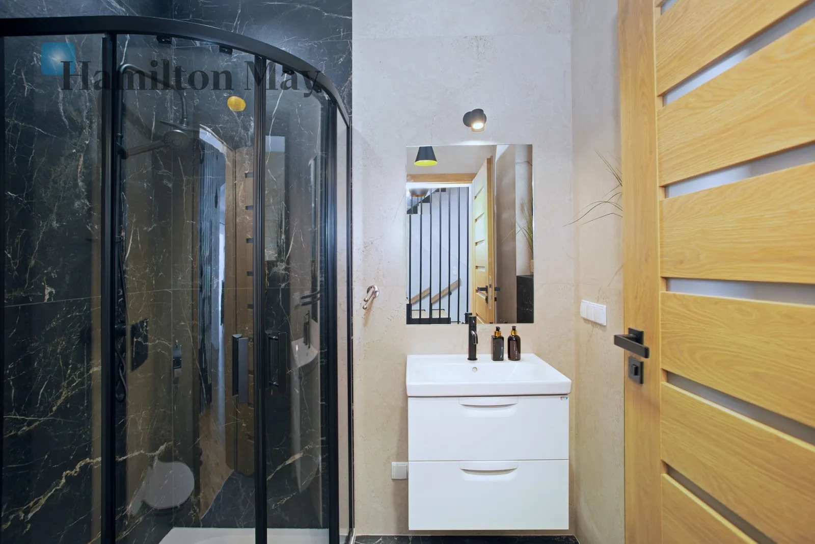 Енергоефективний, сучасний будинок у тихому закритому житловому комплексі в Скотніках - slider