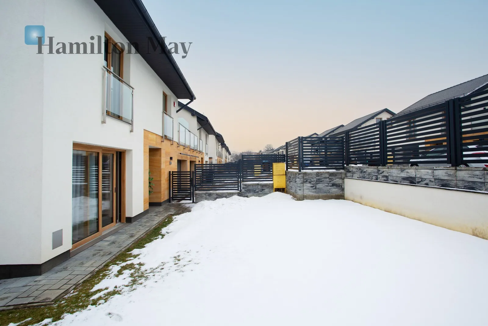 Енергоефективний, сучасний будинок у тихому закритому житловому комплексі в Скотніках - slider