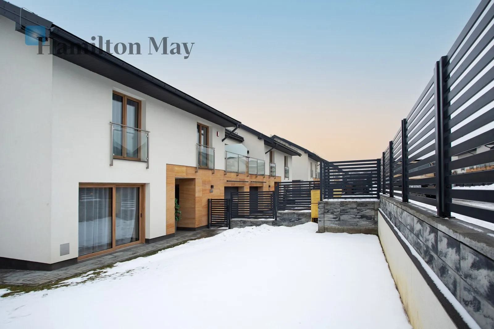 Енергоефективний, сучасний будинок у тихому закритому житловому комплексі в Скотніках - slider