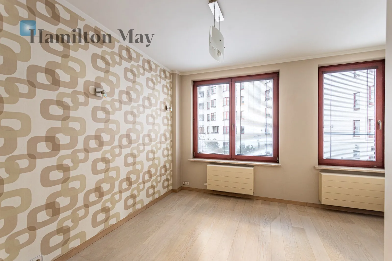 A unique three-bedroom apartment within the vicinity of the Warsaw Spire - slider